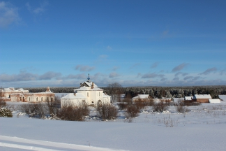  монастырь зимой.
