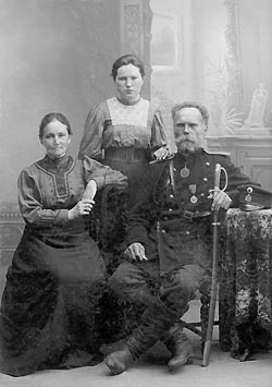 Мученица Нина Кузнецова с родителями Алексеем и Анной